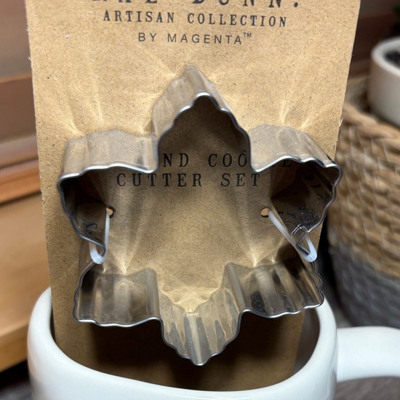 Rae Dunn ‘Cookie Baker’ Mug with Cookie Cutter - Picture 2 of 8